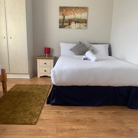 Апартаменты Newcastle Townhouse Голуэй Экстерьер фото