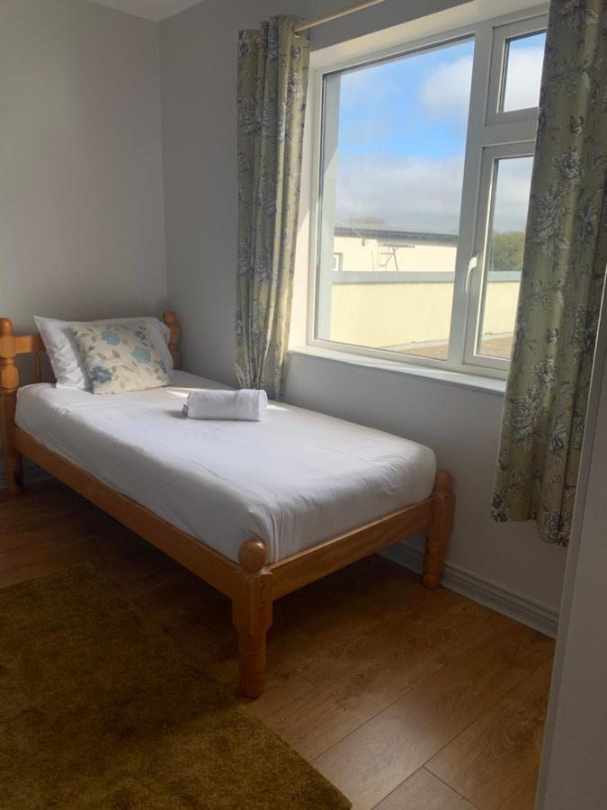 Апартаменты Newcastle Townhouse Голуэй Экстерьер фото