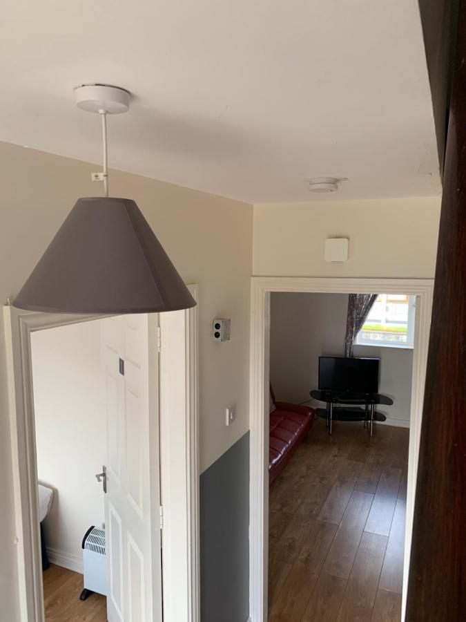 Апартаменты Newcastle Townhouse Голуэй Экстерьер фото