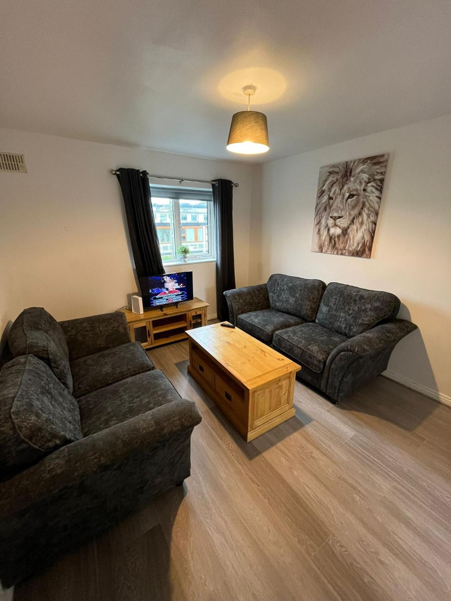 Апартаменты Newcastle Townhouse Голуэй Экстерьер фото