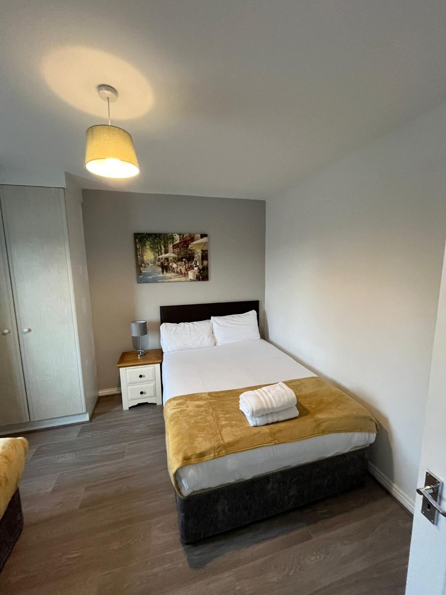 Апартаменты Newcastle Townhouse Голуэй Экстерьер фото