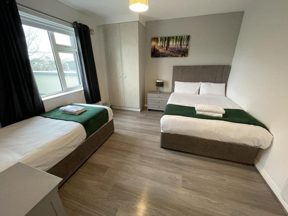 Апартаменты Newcastle Townhouse Голуэй Экстерьер фото