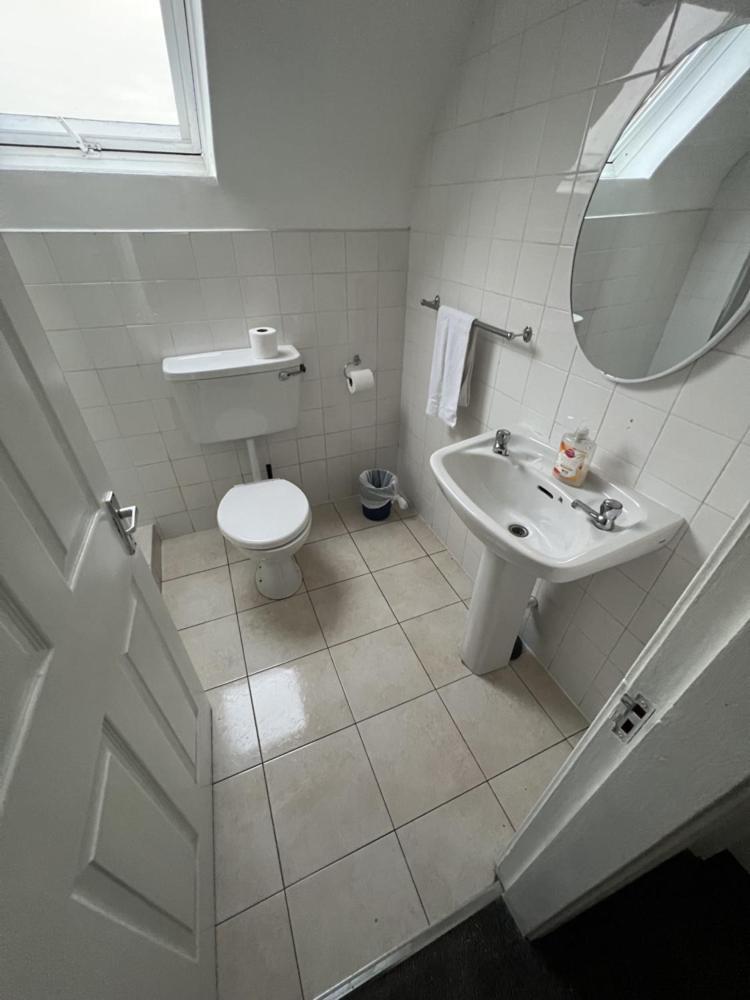 Апартаменты Newcastle Townhouse Голуэй Экстерьер фото